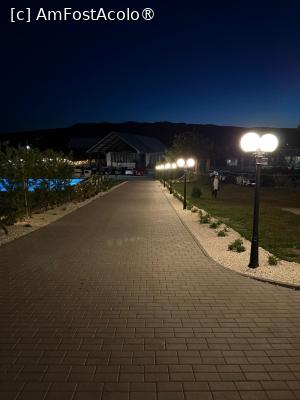 [P06] Vedere dinspre hotel către restaurant » foto by Taraxacus
 - 
<span class="allrVoted glyphicon glyphicon-heart hidden" id="av1539714"></span>
<a class="m-l-10 hidden" id="sv1539714" onclick="voting_Foto_DelVot(,1539714,22597)" role="button">șterge vot <span class="glyphicon glyphicon-remove"></span></a>
<a id="v91539714" class=" c-red"  onclick="voting_Foto_SetVot(1539714)" role="button"><span class="glyphicon glyphicon-heart-empty"></span> <b>LIKE</b> = Votează poza</a> <img class="hidden"  id="f1539714W9" src="/imagini/loader.gif" border="0" /><span class="AjErrMes hidden" id="e1539714ErM"></span>