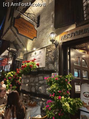 [P11] Asteptand in fata restaurantului » foto by fredutza
 - 
<span class="allrVoted glyphicon glyphicon-heart hidden" id="av1497148"></span>
<a class="m-l-10 hidden" id="sv1497148" onclick="voting_Foto_DelVot(,1497148,22630)" role="button">șterge vot <span class="glyphicon glyphicon-remove"></span></a>
<a id="v91497148" class=" c-red"  onclick="voting_Foto_SetVot(1497148)" role="button"><span class="glyphicon glyphicon-heart-empty"></span> <b>LIKE</b> = Votează poza</a> <img class="hidden"  id="f1497148W9" src="/imagini/loader.gif" border="0" /><span class="AjErrMes hidden" id="e1497148ErM"></span>