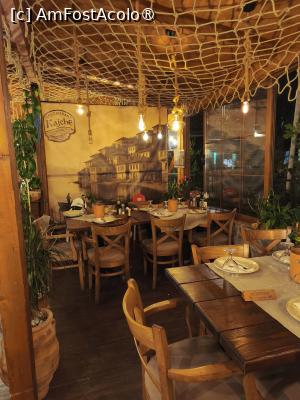 [P09] Interiorul restaurantului » foto by fredutza
 - 
<span class="allrVoted glyphicon glyphicon-heart hidden" id="av1499425"></span>
<a class="m-l-10 hidden" id="sv1499425" onclick="voting_Foto_DelVot(,1499425,22630)" role="button">șterge vot <span class="glyphicon glyphicon-remove"></span></a>
<a id="v91499425" class=" c-red"  onclick="voting_Foto_SetVot(1499425)" role="button"><span class="glyphicon glyphicon-heart-empty"></span> <b>LIKE</b> = Votează poza</a> <img class="hidden"  id="f1499425W9" src="/imagini/loader.gif" border="0" /><span class="AjErrMes hidden" id="e1499425ErM"></span>