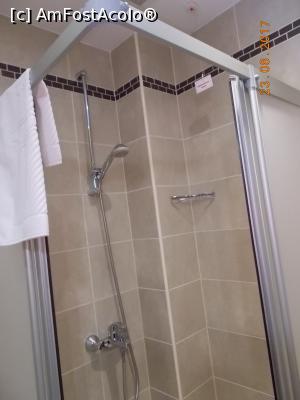 [P11] Hotel Retro - cabina d duș » foto by ANILU
 - 
<span class="allrVoted glyphicon glyphicon-heart hidden" id="av897009"></span>
<a class="m-l-10 hidden" id="sv897009" onclick="voting_Foto_DelVot(,897009,22640)" role="button">șterge vot <span class="glyphicon glyphicon-remove"></span></a>
<a id="v9897009" class=" c-red"  onclick="voting_Foto_SetVot(897009)" role="button"><span class="glyphicon glyphicon-heart-empty"></span> <b>LIKE</b> = Votează poza</a> <img class="hidden"  id="f897009W9" src="/imagini/loader.gif" border="0" /><span class="AjErrMes hidden" id="e897009ErM"></span>