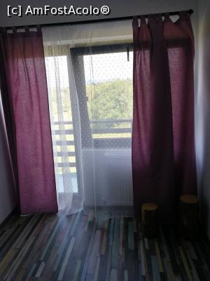 [P08] Camera spre balcon » foto by ancutza26
 - 
<span class="allrVoted glyphicon glyphicon-heart hidden" id="av897709"></span>
<a class="m-l-10 hidden" id="sv897709" onclick="voting_Foto_DelVot(,897709,22649)" role="button">șterge vot <span class="glyphicon glyphicon-remove"></span></a>
<a id="v9897709" class=" c-red"  onclick="voting_Foto_SetVot(897709)" role="button"><span class="glyphicon glyphicon-heart-empty"></span> <b>LIKE</b> = Votează poza</a> <img class="hidden"  id="f897709W9" src="/imagini/loader.gif" border="0" /><span class="AjErrMes hidden" id="e897709ErM"></span>