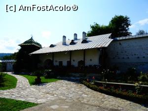 [P17] Clădire pe latura vestică - Mănăstirea Govora.  » foto by tata123 🔱
 - 
<span class="allrVoted glyphicon glyphicon-heart hidden" id="av898374"></span>
<a class="m-l-10 hidden" id="sv898374" onclick="voting_Foto_DelVot(,898374,22678)" role="button">șterge vot <span class="glyphicon glyphicon-remove"></span></a>
<a id="v9898374" class=" c-red"  onclick="voting_Foto_SetVot(898374)" role="button"><span class="glyphicon glyphicon-heart-empty"></span> <b>LIKE</b> = Votează poza</a> <img class="hidden"  id="f898374W9" src="/imagini/loader.gif" border="0" /><span class="AjErrMes hidden" id="e898374ErM"></span>