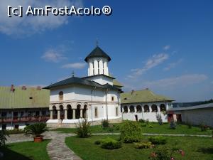 [P06] Biserica Mănăstirii Govora (secolul al XVIII-lea).  » foto by tata123 🔱
 - 
<span class="allrVoted glyphicon glyphicon-heart hidden" id="av898358"></span>
<a class="m-l-10 hidden" id="sv898358" onclick="voting_Foto_DelVot(,898358,22678)" role="button">șterge vot <span class="glyphicon glyphicon-remove"></span></a>
<a id="v9898358" class=" c-red"  onclick="voting_Foto_SetVot(898358)" role="button"><span class="glyphicon glyphicon-heart-empty"></span> <b>LIKE</b> = Votează poza</a> <img class="hidden"  id="f898358W9" src="/imagini/loader.gif" border="0" /><span class="AjErrMes hidden" id="e898358ErM"></span>