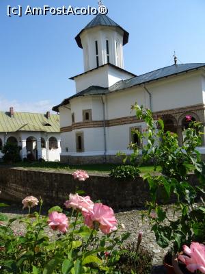 [P07] Biserica în stil brâncovenesc de la Mănăstirea Govora.  » foto by tata123 🔱
 - 
<span class="allrVoted glyphicon glyphicon-heart hidden" id="av898359"></span>
<a class="m-l-10 hidden" id="sv898359" onclick="voting_Foto_DelVot(,898359,22678)" role="button">șterge vot <span class="glyphicon glyphicon-remove"></span></a>
<a id="v9898359" class=" c-red"  onclick="voting_Foto_SetVot(898359)" role="button"><span class="glyphicon glyphicon-heart-empty"></span> <b>LIKE</b> = Votează poza</a> <img class="hidden"  id="f898359W9" src="/imagini/loader.gif" border="0" /><span class="AjErrMes hidden" id="e898359ErM"></span>