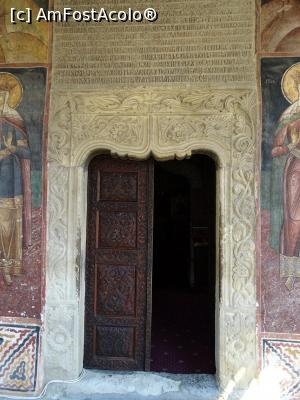 [P09] Ancadrament de piatră, pisanie și ușă de acces în biserica Mănăstirii Govora.  » foto by tata123 🔱
 - 
<span class="allrVoted glyphicon glyphicon-heart hidden" id="av898362"></span>
<a class="m-l-10 hidden" id="sv898362" onclick="voting_Foto_DelVot(,898362,22678)" role="button">șterge vot <span class="glyphicon glyphicon-remove"></span></a>
<a id="v9898362" class=" c-red"  onclick="voting_Foto_SetVot(898362)" role="button"><span class="glyphicon glyphicon-heart-empty"></span> <b>LIKE</b> = Votează poza</a> <img class="hidden"  id="f898362W9" src="/imagini/loader.gif" border="0" /><span class="AjErrMes hidden" id="e898362ErM"></span>