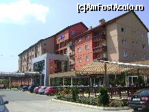 [P01] Baile Sarate Sangeorgiu de Mures - Hotelul Apollo si o parte din parcare » foto by biancuta
 - 
<span class="allrVoted glyphicon glyphicon-heart hidden" id="av99545"></span>
<a class="m-l-10 hidden" id="sv99545" onclick="voting_Foto_DelVot(,99545,22704)" role="button">șterge vot <span class="glyphicon glyphicon-remove"></span></a>
<a id="v999545" class=" c-red"  onclick="voting_Foto_SetVot(99545)" role="button"><span class="glyphicon glyphicon-heart-empty"></span> <b>LIKE</b> = Votează poza</a> <img class="hidden"  id="f99545W9" src="/imagini/loader.gif" border="0" /><span class="AjErrMes hidden" id="e99545ErM"></span>