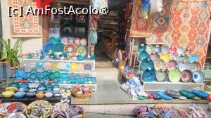 [P09] Am trecut prin Bazarul aglomerat, cu magazine de suveniruri colorate care marginesc strazile vechi, pietruite, unde obiecte din lemn si piatra, covoare meticulos lucrate, impart spatiul cu bratari, magneti si alte produse traditionale. » foto by geani anto
 - 
<span class="allrVoted glyphicon glyphicon-heart hidden" id="av1533155"></span>
<a class="m-l-10 hidden" id="sv1533155" onclick="voting_Foto_DelVot(,1533155,22746)" role="button">șterge vot <span class="glyphicon glyphicon-remove"></span></a>
<a id="v91533155" class=" c-red"  onclick="voting_Foto_SetVot(1533155)" role="button"><span class="glyphicon glyphicon-heart-empty"></span> <b>LIKE</b> = Votează poza</a> <img class="hidden"  id="f1533155W9" src="/imagini/loader.gif" border="0" /><span class="AjErrMes hidden" id="e1533155ErM"></span>