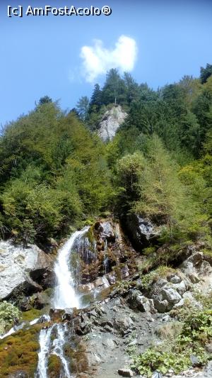 [P07] Munte, padure, cascada si un nor inger alb pe creasta . » foto by senateo
 - 
<span class="allrVoted glyphicon glyphicon-heart hidden" id="av901977"></span>
<a class="m-l-10 hidden" id="sv901977" onclick="voting_Foto_DelVot(,901977,22761)" role="button">șterge vot <span class="glyphicon glyphicon-remove"></span></a>
<a id="v9901977" class=" c-red"  onclick="voting_Foto_SetVot(901977)" role="button"><span class="glyphicon glyphicon-heart-empty"></span> <b>LIKE</b> = Votează poza</a> <img class="hidden"  id="f901977W9" src="/imagini/loader.gif" border="0" /><span class="AjErrMes hidden" id="e901977ErM"></span>