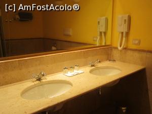 [P04] Baia cu 2 chiuvete, uscator de par, artico-le de toaleta (gratuite), etc.  » foto by bica adriana
 - 
<span class="allrVoted glyphicon glyphicon-heart hidden" id="av918992"></span>
<a class="m-l-10 hidden" id="sv918992" onclick="voting_Foto_DelVot(,918992,22831)" role="button">șterge vot <span class="glyphicon glyphicon-remove"></span></a>
<a id="v9918992" class=" c-red"  onclick="voting_Foto_SetVot(918992)" role="button"><span class="glyphicon glyphicon-heart-empty"></span> <b>LIKE</b> = Votează poza</a> <img class="hidden"  id="f918992W9" src="/imagini/loader.gif" border="0" /><span class="AjErrMes hidden" id="e918992ErM"></span>