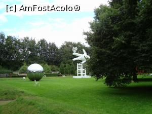 [P22] Mingea si astronautul -operele cele mai admirate.  » foto by mireille
 - 
<span class="allrVoted glyphicon glyphicon-heart hidden" id="av916586"></span>
<a class="m-l-10 hidden" id="sv916586" onclick="voting_Foto_DelVot(,916586,22918)" role="button">șterge vot <span class="glyphicon glyphicon-remove"></span></a>
<a id="v9916586" class=" c-red"  onclick="voting_Foto_SetVot(916586)" role="button"><span class="glyphicon glyphicon-heart-empty"></span> <b>LIKE</b> = Votează poza</a> <img class="hidden"  id="f916586W9" src="/imagini/loader.gif" border="0" /><span class="AjErrMes hidden" id="e916586ErM"></span>