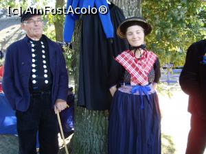 [P12] Barbatii poartă o haină cu 18 nasturi, i-am numărat.  » foto by mireille
 - 
<span class="allrVoted glyphicon glyphicon-heart hidden" id="av947876"></span>
<a class="m-l-10 hidden" id="sv947876" onclick="voting_Foto_DelVot(,947876,22918)" role="button">șterge vot <span class="glyphicon glyphicon-remove"></span></a>
<a id="v9947876" class=" c-red"  onclick="voting_Foto_SetVot(947876)" role="button"><span class="glyphicon glyphicon-heart-empty"></span> <b>LIKE</b> = Votează poza</a> <img class="hidden"  id="f947876W9" src="/imagini/loader.gif" border="0" /><span class="AjErrMes hidden" id="e947876ErM"></span>