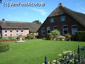 [P22] Case traditionale in Staphorst, care are o topografie locală specifică sub formă de panglică.  » foto by mireille
 - 
<span class="allrVoted glyphicon glyphicon-heart hidden" id="av947886"></span>
<a class="m-l-10 hidden" id="sv947886" onclick="voting_Foto_DelVot(,947886,22918)" role="button">șterge vot <span class="glyphicon glyphicon-remove"></span></a>
<a id="v9947886" class=" c-red"  onclick="voting_Foto_SetVot(947886)" role="button"><span class="glyphicon glyphicon-heart-empty"></span> <b>LIKE</b> = Votează poza</a> <img class="hidden"  id="f947886W9" src="/imagini/loader.gif" border="0" /><span class="AjErrMes hidden" id="e947886ErM"></span>