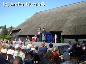 [P23] Olandezii pe scaune la parada costumelor locale...  » foto by mireille
 - 
<span class="allrVoted glyphicon glyphicon-heart hidden" id="av947887"></span>
<a class="m-l-10 hidden" id="sv947887" onclick="voting_Foto_DelVot(,947887,22918)" role="button">șterge vot <span class="glyphicon glyphicon-remove"></span></a>
<a id="v9947887" class=" c-red"  onclick="voting_Foto_SetVot(947887)" role="button"><span class="glyphicon glyphicon-heart-empty"></span> <b>LIKE</b> = Votează poza</a> <img class="hidden"  id="f947887W9" src="/imagini/loader.gif" border="0" /><span class="AjErrMes hidden" id="e947887ErM"></span>