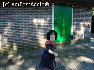 [P24] O superbă fetiță... în vizită la muzeu.  » foto by mireille
 - 
<span class="allrVoted glyphicon glyphicon-heart hidden" id="av947888"></span>
<a class="m-l-10 hidden" id="sv947888" onclick="voting_Foto_DelVot(,947888,22918)" role="button">șterge vot <span class="glyphicon glyphicon-remove"></span></a>
<a id="v9947888" class=" c-red"  onclick="voting_Foto_SetVot(947888)" role="button"><span class="glyphicon glyphicon-heart-empty"></span> <b>LIKE</b> = Votează poza</a> <img class="hidden"  id="f947888W9" src="/imagini/loader.gif" border="0" /><span class="AjErrMes hidden" id="e947888ErM"></span>