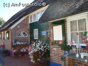 [P38] Casă traditionala cu pete de culoare » foto by mireille
 - 
<span class="allrVoted glyphicon glyphicon-heart hidden" id="av947902"></span>
<a class="m-l-10 hidden" id="sv947902" onclick="voting_Foto_DelVot(,947902,22918)" role="button">șterge vot <span class="glyphicon glyphicon-remove"></span></a>
<a id="v9947902" class=" c-red"  onclick="voting_Foto_SetVot(947902)" role="button"><span class="glyphicon glyphicon-heart-empty"></span> <b>LIKE</b> = Votează poza</a> <img class="hidden"  id="f947902W9" src="/imagini/loader.gif" border="0" /><span class="AjErrMes hidden" id="e947902ErM"></span>