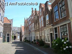 [P03] In drum spre Hof... orasul Dordrecht a fost vizitat de Turner, Van Gogh si Vermeer si de mireille in 2017.  » foto by mireille
 - 
<span class="allrVoted glyphicon glyphicon-heart hidden" id="av916790"></span>
<a class="m-l-10 hidden" id="sv916790" onclick="voting_Foto_DelVot(,916790,22939)" role="button">șterge vot <span class="glyphicon glyphicon-remove"></span></a>
<a id="v9916790" class=" c-red"  onclick="voting_Foto_SetVot(916790)" role="button"><span class="glyphicon glyphicon-heart-empty"></span> <b>LIKE</b> = Votează poza</a> <img class="hidden"  id="f916790W9" src="/imagini/loader.gif" border="0" /><span class="AjErrMes hidden" id="e916790ErM"></span>