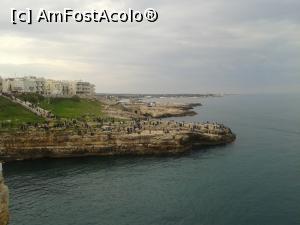 [P10] Dintr-un balcon din orașul vechi, vedere spre platoul din fața monumentului lui Domenico Modugno, platou pe care am ajuns ulterior.  » foto by Aurici
 - 
<span class="allrVoted glyphicon glyphicon-heart hidden" id="av736345"></span>
<a class="m-l-10 hidden" id="sv736345" onclick="voting_Foto_DelVot(,736345,22941)" role="button">șterge vot <span class="glyphicon glyphicon-remove"></span></a>
<a id="v9736345" class=" c-red"  onclick="voting_Foto_SetVot(736345)" role="button"><span class="glyphicon glyphicon-heart-empty"></span> <b>LIKE</b> = Votează poza</a> <img class="hidden"  id="f736345W9" src="/imagini/loader.gif" border="0" /><span class="AjErrMes hidden" id="e736345ErM"></span>