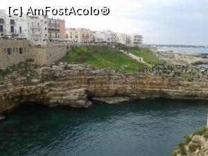 [P11] Vedere spre golful Cala Porto, tot dintr-un balcon din orașul vechi.  » foto by Aurici
 - 
<span class="allrVoted glyphicon glyphicon-heart hidden" id="av736346"></span>
<a class="m-l-10 hidden" id="sv736346" onclick="voting_Foto_DelVot(,736346,22941)" role="button">șterge vot <span class="glyphicon glyphicon-remove"></span></a>
<a id="v9736346" class=" c-red"  onclick="voting_Foto_SetVot(736346)" role="button"><span class="glyphicon glyphicon-heart-empty"></span> <b>LIKE</b> = Votează poza</a> <img class="hidden"  id="f736346W9" src="/imagini/loader.gif" border="0" /><span class="AjErrMes hidden" id="e736346ErM"></span>