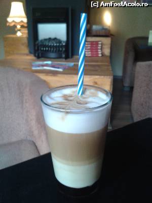 [P03] Kafe Pub - Latte-ul meu, cam bizar cu pai dar a fost bun » foto by Pragheza_Gotica
 - 
<span class="allrVoted glyphicon glyphicon-heart hidden" id="av548461"></span>
<a class="m-l-10 hidden" id="sv548461" onclick="voting_Foto_DelVot(,548461,22990)" role="button">șterge vot <span class="glyphicon glyphicon-remove"></span></a>
<a id="v9548461" class=" c-red"  onclick="voting_Foto_SetVot(548461)" role="button"><span class="glyphicon glyphicon-heart-empty"></span> <b>LIKE</b> = Votează poza</a> <img class="hidden"  id="f548461W9" src="/imagini/loader.gif" border="0" /><span class="AjErrMes hidden" id="e548461ErM"></span>