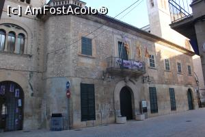 [P06] Mallorca, Manacor, Plaça del Convent, Oficiul de informare turistică lipit de zidul Bisericii San Vicente Ferrer, în stânga se vede puțin din intrarea la Claustru » foto by mprofeanu
 - 
<span class="allrVoted glyphicon glyphicon-heart hidden" id="av1304042"></span>
<a class="m-l-10 hidden" id="sv1304042" onclick="voting_Foto_DelVot(,1304042,23018)" role="button">șterge vot <span class="glyphicon glyphicon-remove"></span></a>
<a id="v91304042" class=" c-red"  onclick="voting_Foto_SetVot(1304042)" role="button"><span class="glyphicon glyphicon-heart-empty"></span> <b>LIKE</b> = Votează poza</a> <img class="hidden"  id="f1304042W9" src="/imagini/loader.gif" border="0" /><span class="AjErrMes hidden" id="e1304042ErM"></span>