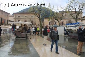 [P24] Pollença, Plaza Major, Piața duminicală într-o duminică ploioasă » foto by mprofeanu
 - 
<span class="allrVoted glyphicon glyphicon-heart hidden" id="av1316218"></span>
<a class="m-l-10 hidden" id="sv1316218" onclick="voting_Foto_DelVot(,1316218,23018)" role="button">șterge vot <span class="glyphicon glyphicon-remove"></span></a>
<a id="v91316218" class=" c-red"  onclick="voting_Foto_SetVot(1316218)" role="button"><span class="glyphicon glyphicon-heart-empty"></span> <b>LIKE</b> = Votează poza</a> <img class="hidden"  id="f1316218W9" src="/imagini/loader.gif" border="0" /><span class="AjErrMes hidden" id="e1316218ErM"></span>