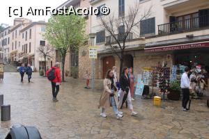 [P25] Pollença, Plaza Seglars înconjurată de magazine și terase, locul de unde pleacă Drumul Calvarului, se văd scările în plan îndepărtat.... » foto by mprofeanu
 - 
<span class="allrVoted glyphicon glyphicon-heart hidden" id="av1316219"></span>
<a class="m-l-10 hidden" id="sv1316219" onclick="voting_Foto_DelVot(,1316219,23018)" role="button">șterge vot <span class="glyphicon glyphicon-remove"></span></a>
<a id="v91316219" class=" c-red"  onclick="voting_Foto_SetVot(1316219)" role="button"><span class="glyphicon glyphicon-heart-empty"></span> <b>LIKE</b> = Votează poza</a> <img class="hidden"  id="f1316219W9" src="/imagini/loader.gif" border="0" /><span class="AjErrMes hidden" id="e1316219ErM"></span>