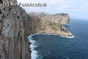 [P39] Poză făcută dintr-un mirador aproape de Farul de la Cap de Formentor, porțiunea închisă de 3 km pentru mașini, erau mulți turiști pe jos dar și bicicliști... » foto by mprofeanu
 - 
<span class="allrVoted glyphicon glyphicon-heart hidden" id="av1316233"></span>
<a class="m-l-10 hidden" id="sv1316233" onclick="voting_Foto_DelVot(,1316233,23018)" role="button">șterge vot <span class="glyphicon glyphicon-remove"></span></a>
<a id="v91316233" class=" c-red"  onclick="voting_Foto_SetVot(1316233)" role="button"><span class="glyphicon glyphicon-heart-empty"></span> <b>LIKE</b> = Votează poza</a> <img class="hidden"  id="f1316233W9" src="/imagini/loader.gif" border="0" /><span class="AjErrMes hidden" id="e1316233ErM"></span>