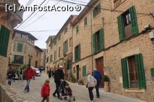 [P04] Mallorca, Valldemossa, Case tradiționale în culoarea mierii, cu obloane verzi » foto by mprofeanu
 - 
<span class="allrVoted glyphicon glyphicon-heart hidden" id="av1321779"></span>
<a class="m-l-10 hidden" id="sv1321779" onclick="voting_Foto_DelVot(,1321779,23018)" role="button">șterge vot <span class="glyphicon glyphicon-remove"></span></a>
<a id="v91321779" class=" c-red"  onclick="voting_Foto_SetVot(1321779)" role="button"><span class="glyphicon glyphicon-heart-empty"></span> <b>LIKE</b> = Votează poza</a> <img class="hidden"  id="f1321779W9" src="/imagini/loader.gif" border="0" /><span class="AjErrMes hidden" id="e1321779ErM"></span>