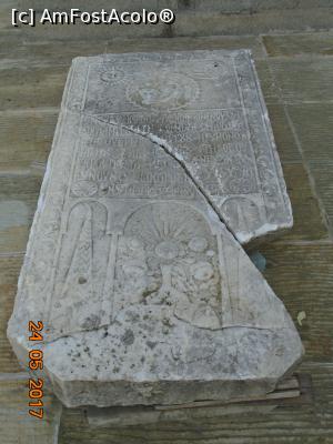 [P02] Iași, Catedrala Mitropolitană Ortodoxă - piatră funerară lângă biserica Sf. Gheorghe » foto by Mitica49
 - 
<span class="allrVoted glyphicon glyphicon-heart hidden" id="av920811"></span>
<a class="m-l-10 hidden" id="sv920811" onclick="voting_Foto_DelVot(,920811,23025)" role="button">șterge vot <span class="glyphicon glyphicon-remove"></span></a>
<a id="v9920811" class=" c-red"  onclick="voting_Foto_SetVot(920811)" role="button"><span class="glyphicon glyphicon-heart-empty"></span> <b>LIKE</b> = Votează poza</a> <img class="hidden"  id="f920811W9" src="/imagini/loader.gif" border="0" /><span class="AjErrMes hidden" id="e920811ErM"></span>
