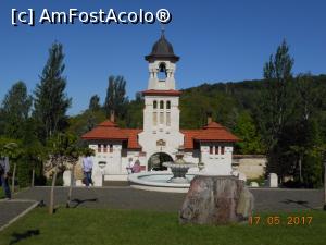 [P17] Mănăstirea Curchi - Poarta cu clopotniță și fântâna de marmură.  » foto by iulianic
 - 
<span class="allrVoted glyphicon glyphicon-heart hidden" id="av861857"></span>
<a class="m-l-10 hidden" id="sv861857" onclick="voting_Foto_DelVot(,861857,23037)" role="button">șterge vot <span class="glyphicon glyphicon-remove"></span></a>
<a id="v9861857" class=" c-red"  onclick="voting_Foto_SetVot(861857)" role="button"><span class="glyphicon glyphicon-heart-empty"></span> <b>LIKE</b> = Votează poza</a> <img class="hidden"  id="f861857W9" src="/imagini/loader.gif" border="0" /><span class="AjErrMes hidden" id="e861857ErM"></span>