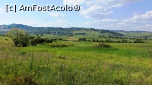 [P02] Detali cu domul vulcanului 2 (înspre mijlocul imaginii), iar platforma din stânga este caldera vulcanului 1. În fundal valea Târnavei Mari cu satul Bodogaia situat aval de Cristuru Secuiesc » foto by Lucien
 - 
<span class="allrVoted glyphicon glyphicon-heart hidden" id="av964740"></span>
<a class="m-l-10 hidden" id="sv964740" onclick="voting_Foto_DelVot(,964740,23038)" role="button">șterge vot <span class="glyphicon glyphicon-remove"></span></a>
<a id="v9964740" class=" c-red"  onclick="voting_Foto_SetVot(964740)" role="button"><span class="glyphicon glyphicon-heart-empty"></span> <b>LIKE</b> = Votează poza</a> <img class="hidden"  id="f964740W9" src="/imagini/loader.gif" border="0" /><span class="AjErrMes hidden" id="e964740ErM"></span>