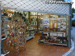 [P19] Panagia - Unul dintre magazinele de suveniruri.  » foto by iulianic
 - 
<span class="allrVoted glyphicon glyphicon-heart hidden" id="av523724"></span>
<a class="m-l-10 hidden" id="sv523724" onclick="voting_Foto_DelVot(,523724,23102)" role="button">șterge vot <span class="glyphicon glyphicon-remove"></span></a>
<a id="v9523724" class=" c-red"  onclick="voting_Foto_SetVot(523724)" role="button"><span class="glyphicon glyphicon-heart-empty"></span> <b>LIKE</b> = Votează poza</a> <img class="hidden"  id="f523724W9" src="/imagini/loader.gif" border="0" /><span class="AjErrMes hidden" id="e523724ErM"></span>