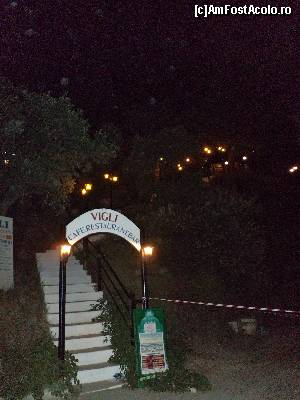 [P36] La Vigli, intrarea de pe plajă; mai este o intrare dinspre stradă, cu porți mari de fier forjat...  » foto by Lyssys
 - 
<span class="allrVoted glyphicon glyphicon-heart hidden" id="av619116"></span>
<a class="m-l-10 hidden" id="sv619116" onclick="voting_Foto_DelVot(,619116,23102)" role="button">șterge vot <span class="glyphicon glyphicon-remove"></span></a>
<a id="v9619116" class=" c-red"  onclick="voting_Foto_SetVot(619116)" role="button"><span class="glyphicon glyphicon-heart-empty"></span> <b>LIKE</b> = Votează poza</a> <img class="hidden"  id="f619116W9" src="/imagini/loader.gif" border="0" /><span class="AjErrMes hidden" id="e619116ErM"></span>