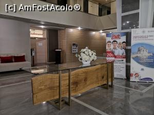 [P21] În lobby » foto by crismis
 - 
<span class="allrVoted glyphicon glyphicon-heart hidden" id="av1138217"></span>
<a class="m-l-10 hidden" id="sv1138217" onclick="voting_Foto_DelVot(,1138217,23115)" role="button">șterge vot <span class="glyphicon glyphicon-remove"></span></a>
<a id="v91138217" class=" c-red"  onclick="voting_Foto_SetVot(1138217)" role="button"><span class="glyphicon glyphicon-heart-empty"></span> <b>LIKE</b> = Votează poza</a> <img class="hidden"  id="f1138217W9" src="/imagini/loader.gif" border="0" /><span class="AjErrMes hidden" id="e1138217ErM"></span>