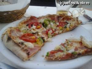 [P02] O pizza mică şi un blat crocant, copt pe vatră de lemne » foto by almona
 - 
<span class="allrVoted glyphicon glyphicon-heart hidden" id="av658081"></span>
<a class="m-l-10 hidden" id="sv658081" onclick="voting_Foto_DelVot(,658081,23185)" role="button">șterge vot <span class="glyphicon glyphicon-remove"></span></a>
<a id="v9658081" class=" c-red"  onclick="voting_Foto_SetVot(658081)" role="button"><span class="glyphicon glyphicon-heart-empty"></span> <b>LIKE</b> = Votează poza</a> <img class="hidden"  id="f658081W9" src="/imagini/loader.gif" border="0" /><span class="AjErrMes hidden" id="e658081ErM"></span>