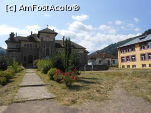 [P02] Muzeul de Artă “Iulia Hălăucescu” - Tarcău. Lângă școală, clădirea muzeului. » foto by iulianic
 - 
<span class="allrVoted glyphicon glyphicon-heart hidden" id="av1175060"></span>
<a class="m-l-10 hidden" id="sv1175060" onclick="voting_Foto_DelVot(,1175060,23204)" role="button">șterge vot <span class="glyphicon glyphicon-remove"></span></a>
<a id="v91175060" class=" c-red"  onclick="voting_Foto_SetVot(1175060)" role="button"><span class="glyphicon glyphicon-heart-empty"></span> <b>LIKE</b> = Votează poza</a> <img class="hidden"  id="f1175060W9" src="/imagini/loader.gif" border="0" /><span class="AjErrMes hidden" id="e1175060ErM"></span>