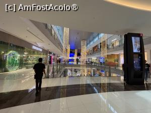 [P64] Dubai Mall,în poză în dreapta se vede unul din aparatele pe care putem studia hărțile interactive » foto by AZE
 - 
<span class="allrVoted glyphicon glyphicon-heart hidden" id="av1482182"></span>
<a class="m-l-10 hidden" id="sv1482182" onclick="voting_Foto_DelVot(,1482182,23380)" role="button">șterge vot <span class="glyphicon glyphicon-remove"></span></a>
<a id="v91482182" class=" c-red"  onclick="voting_Foto_SetVot(1482182)" role="button"><span class="glyphicon glyphicon-heart-empty"></span> <b>LIKE</b> = Votează poza</a> <img class="hidden"  id="f1482182W9" src="/imagini/loader.gif" border="0" /><span class="AjErrMes hidden" id="e1482182ErM"></span>