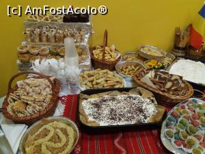 [P22] Placinte, bomboane, prajitura cu blat de turta dulce, faguri cu ciocolata, inghetata falsa, prajitura rasturnata cu ciocolata si frisca...  » foto by vulpe mihaela
 - 
<span class="allrVoted glyphicon glyphicon-heart hidden" id="av951298"></span>
<a class="m-l-10 hidden" id="sv951298" onclick="voting_Foto_DelVot(,951298,23389)" role="button">șterge vot <span class="glyphicon glyphicon-remove"></span></a>
<a id="v9951298" class=" c-red"  onclick="voting_Foto_SetVot(951298)" role="button"><span class="glyphicon glyphicon-heart-empty"></span> <b>LIKE</b> = Votează poza</a> <img class="hidden"  id="f951298W9" src="/imagini/loader.gif" border="0" /><span class="AjErrMes hidden" id="e951298ErM"></span>