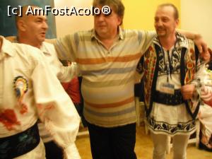 [P16] Teroristul! Și salvatorii! Așa teroriști să tot fie! » foto by Zoazore
 - 
<span class="allrVoted glyphicon glyphicon-heart hidden" id="av952088"></span>
<a class="m-l-10 hidden" id="sv952088" onclick="voting_Foto_DelVot(,952088,23389)" role="button">șterge vot <span class="glyphicon glyphicon-remove"></span></a>
<a id="v9952088" class=" c-red"  onclick="voting_Foto_SetVot(952088)" role="button"><span class="glyphicon glyphicon-heart-empty"></span> <b>LIKE</b> = Votează poza</a> <img class="hidden"  id="f952088W9" src="/imagini/loader.gif" border="0" /><span class="AjErrMes hidden" id="e952088ErM"></span>