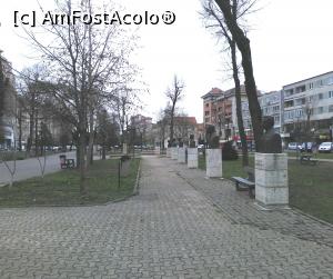 [P27] Busturile (deh, oameni serioși) se întreabă: ”Măi, ce-o fi cu nebunii ăștia?!! ” » foto by Carmen Ion
 - 
<span class="allrVoted glyphicon glyphicon-heart hidden" id="av950729"></span>
<a class="m-l-10 hidden" id="sv950729" onclick="voting_Foto_DelVot(,950729,23389)" role="button">șterge vot <span class="glyphicon glyphicon-remove"></span></a>
<a id="v9950729" class=" c-red"  onclick="voting_Foto_SetVot(950729)" role="button"><span class="glyphicon glyphicon-heart-empty"></span> <b>LIKE</b> = Votează poza</a> <img class="hidden"  id="f950729W9" src="/imagini/loader.gif" border="0" /><span class="AjErrMes hidden" id="e950729ErM"></span>