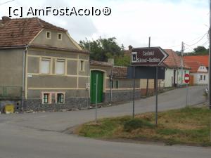 [P01] Castelul S&uuml;k&ouml;sd-Bethlen - &Icirc;n sat, direcția spre castel. » foto by iulianic
 - 
<span class="allrVoted glyphicon glyphicon-heart hidden" id="av1317585"></span>
<a class="m-l-10 hidden" id="sv1317585" onclick="voting_Foto_DelVot(,1317585,23427)" role="button">șterge vot <span class="glyphicon glyphicon-remove"></span></a>
<a id="v91317585" class=" c-red"  onclick="voting_Foto_SetVot(1317585)" role="button"><span class="glyphicon glyphicon-heart-empty"></span> <b>LIKE</b> = Votează poza</a> <img class="hidden"  id="f1317585W9" src="/imagini/loader.gif" border="0" /><span class="AjErrMes hidden" id="e1317585ErM"></span>