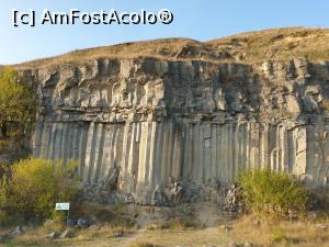 [P09] Coloanele au o succesiune de asezare a bazaltelor: la baza, pe o inaltime de 6-8 metri coloanele sunt verticale, pentagonale, urmeaza o curgere orizontala cu grosimea de maxim 2 metri, iar peste acestea se dezvolta coloane verticale, pentagonale, mai putin inalte. » foto by geani anto
 - 
<span class="allrVoted glyphicon glyphicon-heart hidden" id="av1282130"></span>
<a class="m-l-10 hidden" id="sv1282130" onclick="voting_Foto_DelVot(,1282130,23427)" role="button">șterge vot <span class="glyphicon glyphicon-remove"></span></a>
<a id="v91282130" class=" c-red"  onclick="voting_Foto_SetVot(1282130)" role="button"><span class="glyphicon glyphicon-heart-empty"></span> <b>LIKE</b> = Votează poza</a> <img class="hidden"  id="f1282130W9" src="/imagini/loader.gif" border="0" /><span class="AjErrMes hidden" id="e1282130ErM"></span>