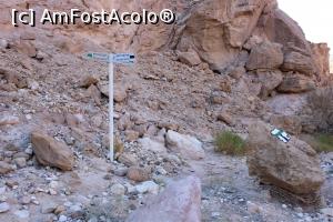 [P41] Împrejurimi Red Canyon, Indicator spre Road 12, bandă neagră pe Southern Wadi Shani, aici se desparte de banda verde care merge mai departe la Wadi Raham... » foto by mprofeanu
 - 
<span class="allrVoted glyphicon glyphicon-heart hidden" id="av1148474"></span>
<a class="m-l-10 hidden" id="sv1148474" onclick="voting_Foto_DelVot(,1148474,23430)" role="button">șterge vot <span class="glyphicon glyphicon-remove"></span></a>
<a id="v91148474" class=" c-red"  onclick="voting_Foto_SetVot(1148474)" role="button"><span class="glyphicon glyphicon-heart-empty"></span> <b>LIKE</b> = Votează poza</a> <img class="hidden"  id="f1148474W9" src="/imagini/loader.gif" border="0" /><span class="AjErrMes hidden" id="e1148474ErM"></span>