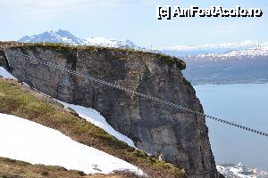 [P19] Storsteinen (Big Rock) - Tromso » foto by sigcristina
 - 
<span class="allrVoted glyphicon glyphicon-heart hidden" id="av440358"></span>
<a class="m-l-10 hidden" id="sv440358" onclick="voting_Foto_DelVot(,440358,23699)" role="button">șterge vot <span class="glyphicon glyphicon-remove"></span></a>
<a id="v9440358" class=" c-red"  onclick="voting_Foto_SetVot(440358)" role="button"><span class="glyphicon glyphicon-heart-empty"></span> <b>LIKE</b> = Votează poza</a> <img class="hidden"  id="f440358W9" src="/imagini/loader.gif" border="0" /><span class="AjErrMes hidden" id="e440358ErM"></span>
