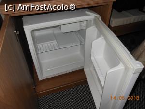 [P16] Hotel Bononia - Camera 401. Minibarul gol.  » foto by iulianic
 - 
<span class="allrVoted glyphicon glyphicon-heart hidden" id="av969028"></span>
<a class="m-l-10 hidden" id="sv969028" onclick="voting_Foto_DelVot(,969028,23765)" role="button">șterge vot <span class="glyphicon glyphicon-remove"></span></a>
<a id="v9969028" class=" c-red"  onclick="voting_Foto_SetVot(969028)" role="button"><span class="glyphicon glyphicon-heart-empty"></span> <b>LIKE</b> = Votează poza</a> <img class="hidden"  id="f969028W9" src="/imagini/loader.gif" border="0" /><span class="AjErrMes hidden" id="e969028ErM"></span>