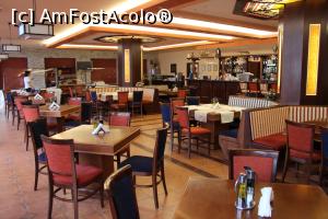 [P10] Sozopol, Restaurantul Selena, Sala cu mese distanțate și personal cu măști » foto by mprofeanu
 - 
<span class="allrVoted glyphicon glyphicon-heart hidden" id="av1202121"></span>
<a class="m-l-10 hidden" id="sv1202121" onclick="voting_Foto_DelVot(,1202121,23791)" role="button">șterge vot <span class="glyphicon glyphicon-remove"></span></a>
<a id="v91202121" class=" c-red"  onclick="voting_Foto_SetVot(1202121)" role="button"><span class="glyphicon glyphicon-heart-empty"></span> <b>LIKE</b> = Votează poza</a> <img class="hidden"  id="f1202121W9" src="/imagini/loader.gif" border="0" /><span class="AjErrMes hidden" id="e1202121ErM"></span>