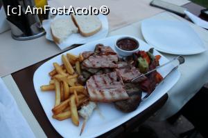 [P08] Sozopol, Restaurantul Selena, Platou cu fripturi la grătar, l-am împărțit frățește... » foto by mprofeanu
 - 
<span class="allrVoted glyphicon glyphicon-heart hidden" id="av1202119"></span>
<a class="m-l-10 hidden" id="sv1202119" onclick="voting_Foto_DelVot(,1202119,23791)" role="button">șterge vot <span class="glyphicon glyphicon-remove"></span></a>
<a id="v91202119" class=" c-red"  onclick="voting_Foto_SetVot(1202119)" role="button"><span class="glyphicon glyphicon-heart-empty"></span> <b>LIKE</b> = Votează poza</a> <img class="hidden"  id="f1202119W9" src="/imagini/loader.gif" border="0" /><span class="AjErrMes hidden" id="e1202119ErM"></span>