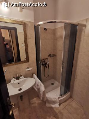 [P11] Cabina de duș » foto by ultrasro
 - 
<span class="allrVoted glyphicon glyphicon-heart hidden" id="av1294481"></span>
<a class="m-l-10 hidden" id="sv1294481" onclick="voting_Foto_DelVot(,1294481,23815)" role="button">șterge vot <span class="glyphicon glyphicon-remove"></span></a>
<a id="v91294481" class=" c-red"  onclick="voting_Foto_SetVot(1294481)" role="button"><span class="glyphicon glyphicon-heart-empty"></span> <b>LIKE</b> = Votează poza</a> <img class="hidden"  id="f1294481W9" src="/imagini/loader.gif" border="0" /><span class="AjErrMes hidden" id="e1294481ErM"></span>