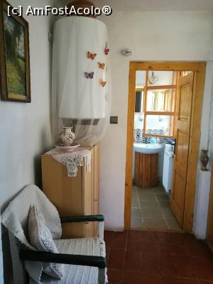 [P14] Holul dintre cameră și baie » foto by crismis
 - 
<span class="allrVoted glyphicon glyphicon-heart hidden" id="av975471"></span>
<a class="m-l-10 hidden" id="sv975471" onclick="voting_Foto_DelVot(,975471,23842)" role="button">șterge vot <span class="glyphicon glyphicon-remove"></span></a>
<a id="v9975471" class=" c-red"  onclick="voting_Foto_SetVot(975471)" role="button"><span class="glyphicon glyphicon-heart-empty"></span> <b>LIKE</b> = Votează poza</a> <img class="hidden"  id="f975471W9" src="/imagini/loader.gif" border="0" /><span class="AjErrMes hidden" id="e975471ErM"></span>