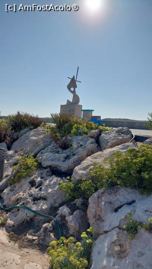 [P14] Altă statuie în port » foto by Carmen Ion
 - 
<span class="allrVoted glyphicon glyphicon-heart hidden" id="av1396752"></span>
<a class="m-l-10 hidden" id="sv1396752" onclick="voting_Foto_DelVot(,1396752,23873)" role="button">șterge vot <span class="glyphicon glyphicon-remove"></span></a>
<a id="v91396752" class=" c-red"  onclick="voting_Foto_SetVot(1396752)" role="button"><span class="glyphicon glyphicon-heart-empty"></span> <b>LIKE</b> = Votează poza</a> <img class="hidden"  id="f1396752W9" src="/imagini/loader.gif" border="0" /><span class="AjErrMes hidden" id="e1396752ErM"></span>